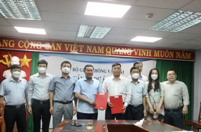 90F43EE8-9B26-49DB-836B-99865A65FE97.