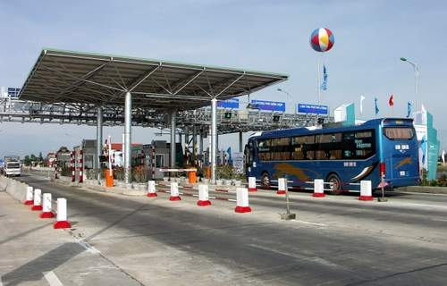 Chi lap mot tram thu phi o quoc lo 22