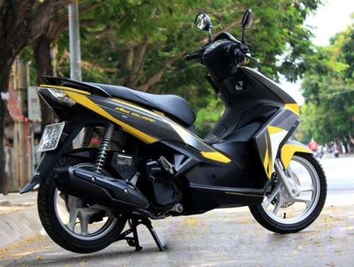 honda-air-blade-125-vang-xa-7432-1448079653