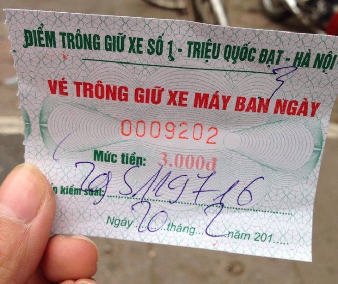 ve-xe-duoc-niem-yet-gia-ro-rang-nhung-nhan-vien-tr