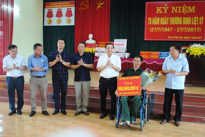 anh 3 Đoàn Bộ KH&CN trao 100 triệu đồng