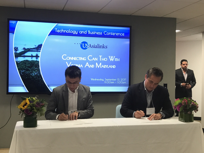 Đại diện HoaLacTOT và công ty USAsia Links ky