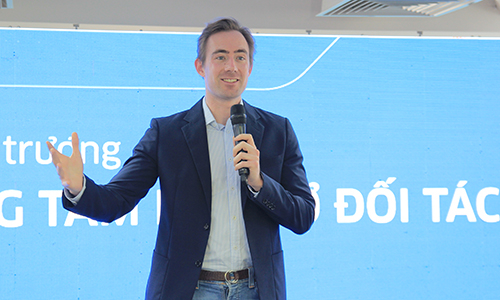 Sếp mới Uber VN không quan tâm phản ứng của taxi t