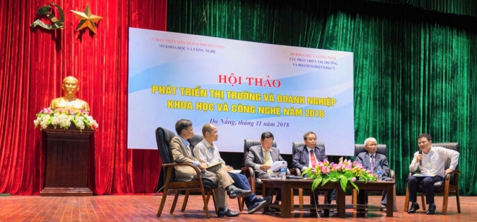 28.11 Cac dai bieu thao luan