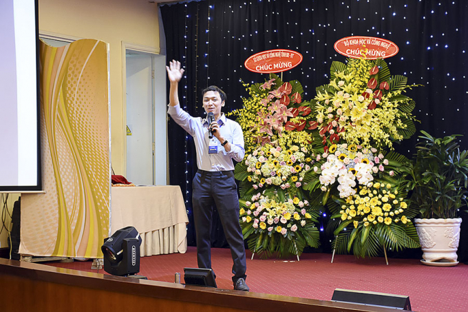 Đại dienj nhom Hacota trình bay dự an