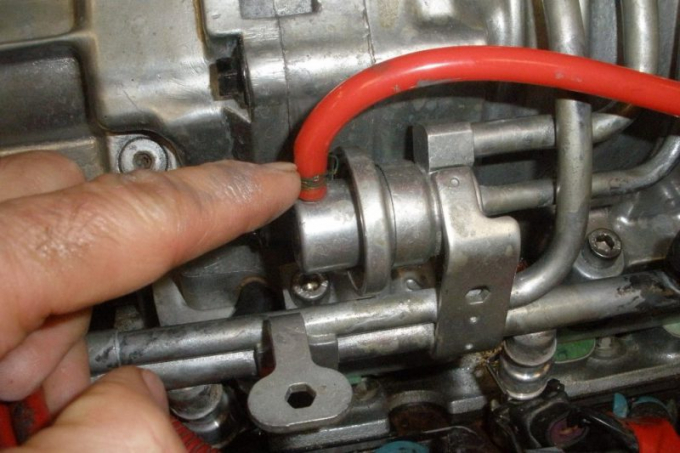 Dấu-hiệu-nhận-biết-bơm-nhiên-liệu-bị-hư-hỏng-5-e15