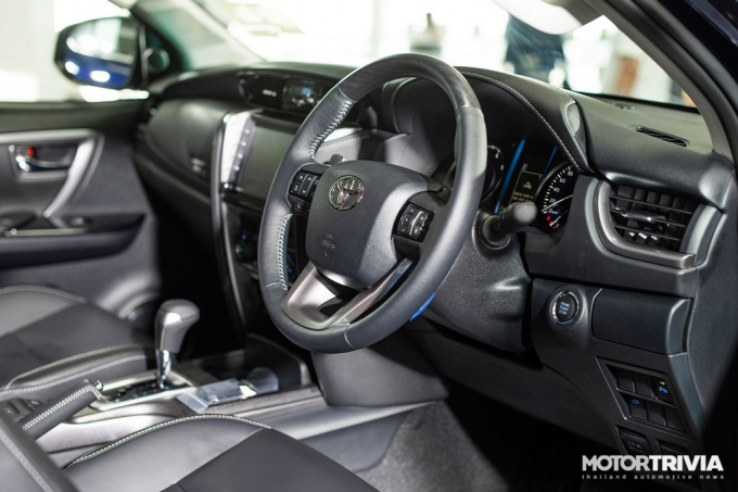 31_Toyota_Hilux_Revo_2020_Thailand_Premiere_1