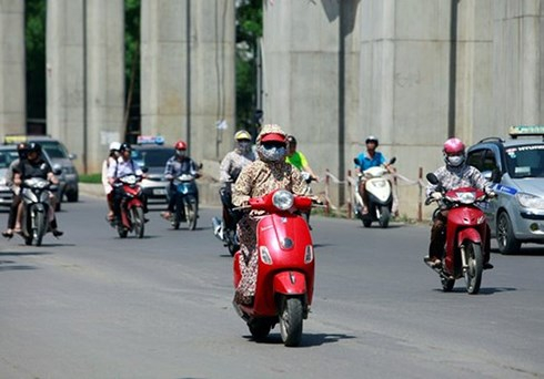 di-xe-may-duoi-troi-nang-nong