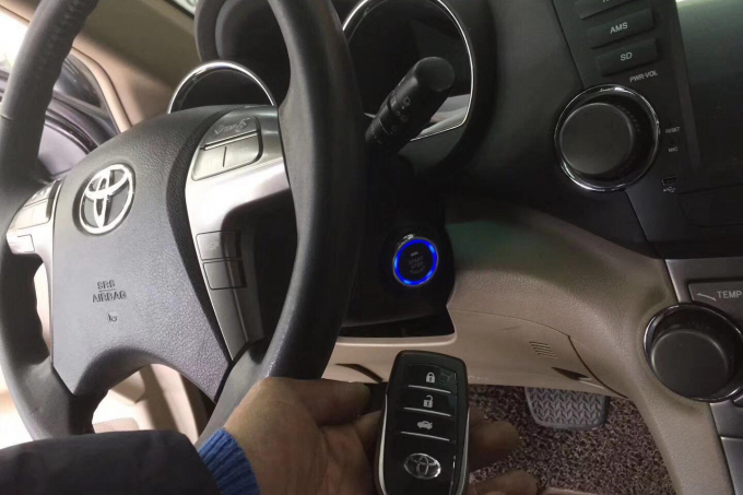 khoi-dong-khong-can-chia-oto-com-vn-dc08