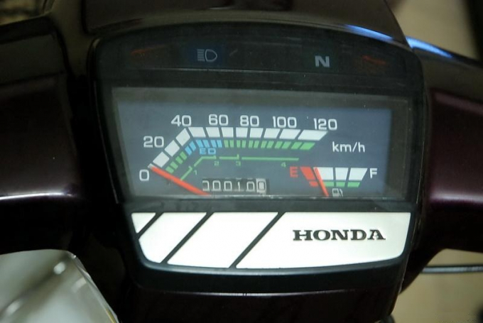 tuyệt-chiêu-nhận-biết-xe-máy-ngốn-xăng-và-cách-khắ