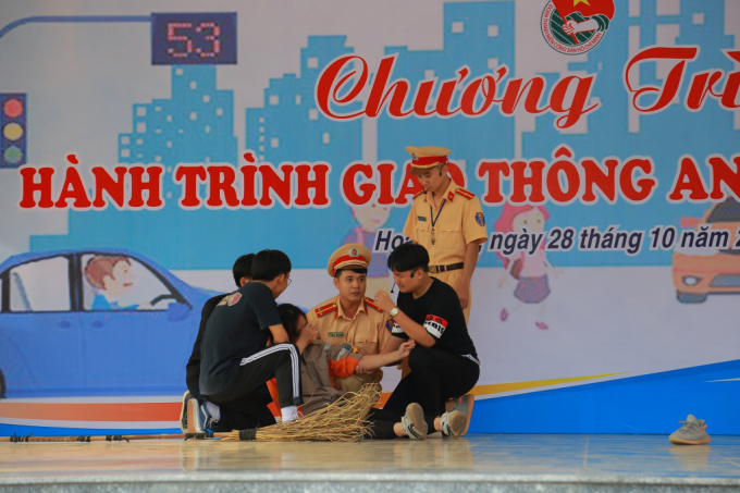 1911406_thanh_doan_ha_long_to_chuc_chuong_trinh_ha