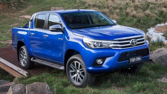 cr_hr_15_HiLux_Reveal_01-850x482