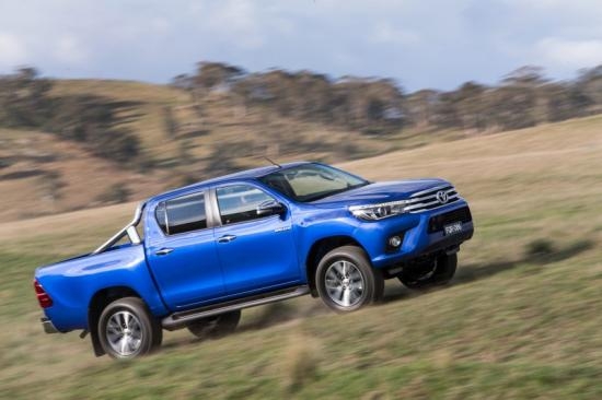 hr_15_HiLux_Reveal_09-850x567