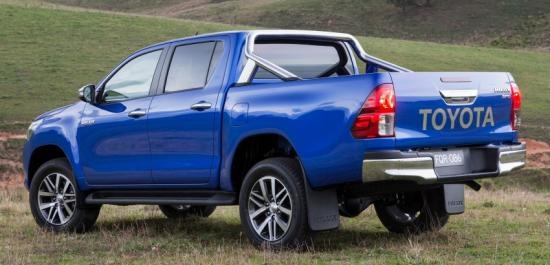 hr_15_HiLux_Reveal_11-e1432185703714-850x410