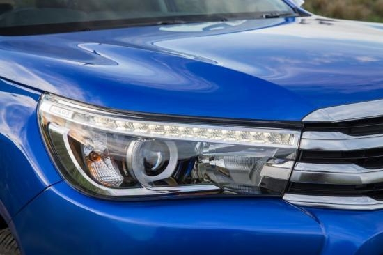 hr_15_HiLux_Reveal_16-850x567