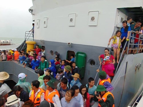 ubnd-tinh-quang-ninh-xin-loi-du-khach-vu-thu-ve-ta