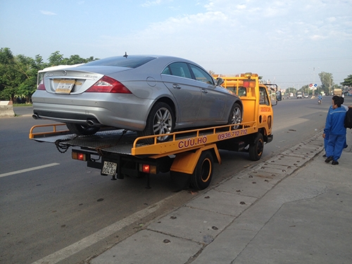 nhung-luu-y-can-thiet-khi-keo-cuu-ho-xe-oto