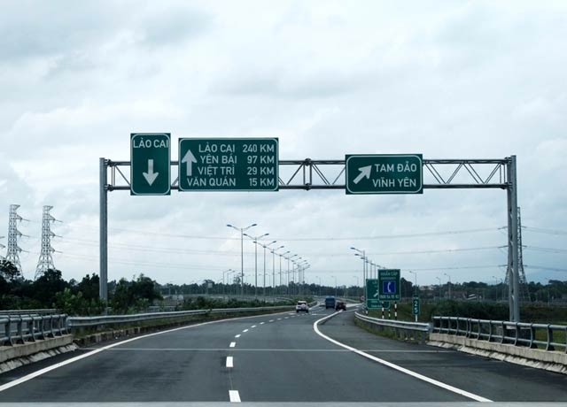 tron-phi-tren-cao-toc-noi-bai-lao-cai1