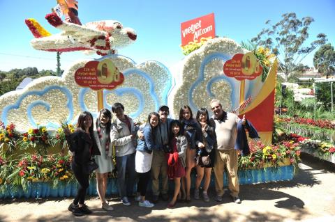 Vietjet dong hanh cung Festival Hoa Da Lat lan 6 nam 2015