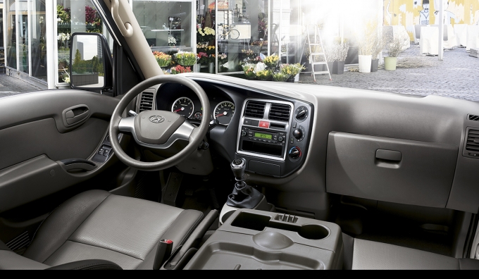 Hyundai_Porter_H100_Interior_-_6
