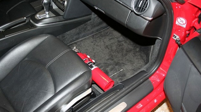 image-1452242821-binh-chua-chay-trong-oto