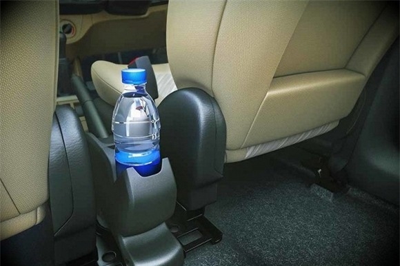 tuyet-doi-khong-uong-nuoc-dong-chai-de-trong-o-to-