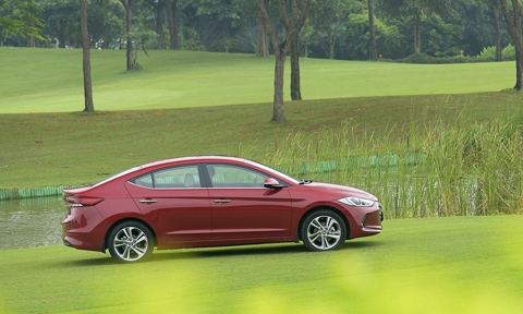 HyundaiElantra2016123327146838-8595-4366-148081302