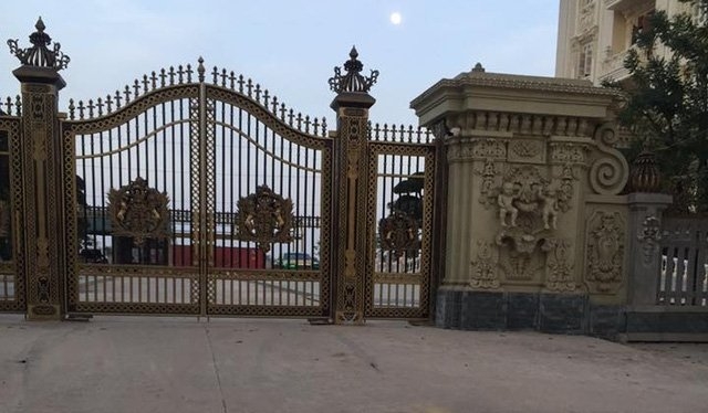 20161216082757-choang-voi-rolls-royce-ghost-mau-nh