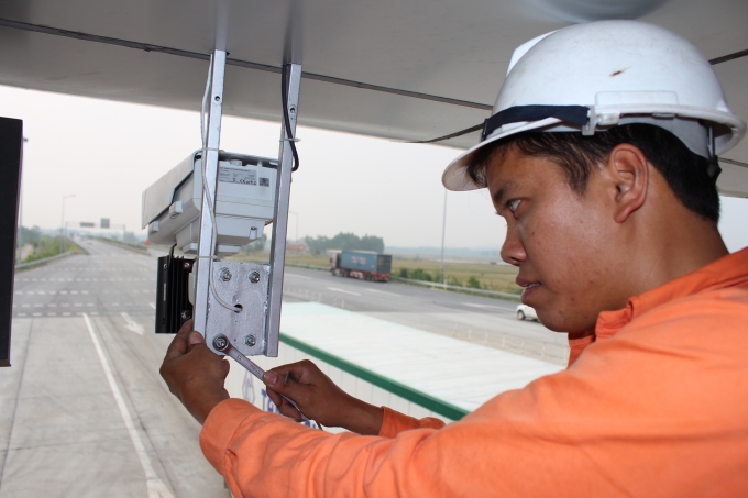 Lắp thiết bị camera để phạt nguổi trên cao tốc Nội