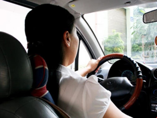 phu-nu-lai-xe_ZPPY_thumb