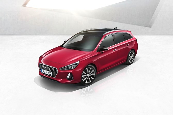 2017-hyundai-i30-tourer-3_1600_kehz
