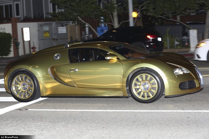 jamie-foxx-khoe-bugatti-ma-vang-gia-hon-40-ty-hinh