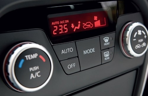 su-dung-dieu-hoa-oto-the-nao-khi-troi-nang-nong