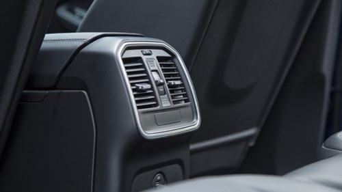 su-dung-dieu-hoa-oto-the-nao-khi-troi-nang-nong-hi