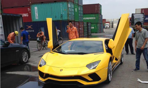 Aventador-S-4014-1507698128