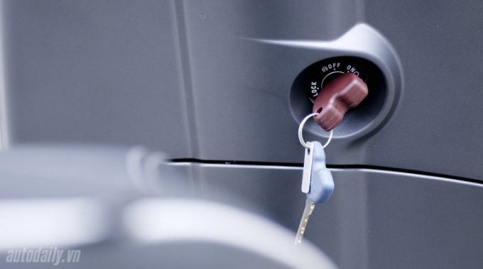 a33b8cab52a438617b4f6a2d0f55d587_Vespa_Sprint_2014