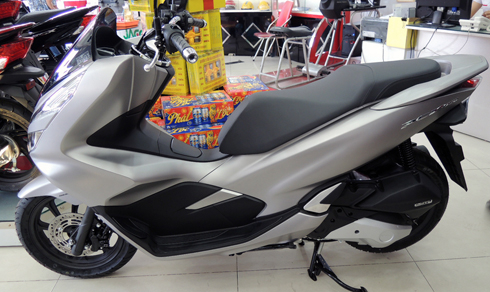 Honda-PCX-13-5883-1516888968