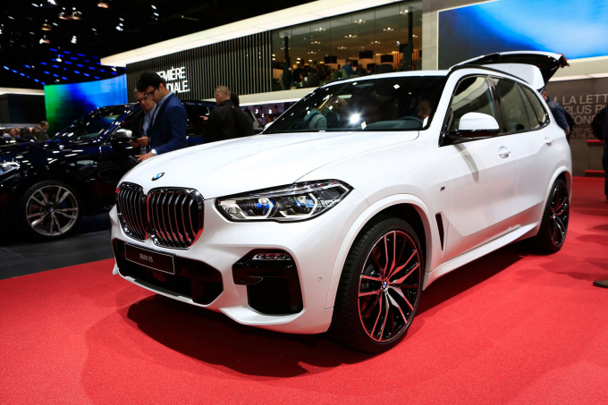 31ed62f82019bmwx5parislivesb05