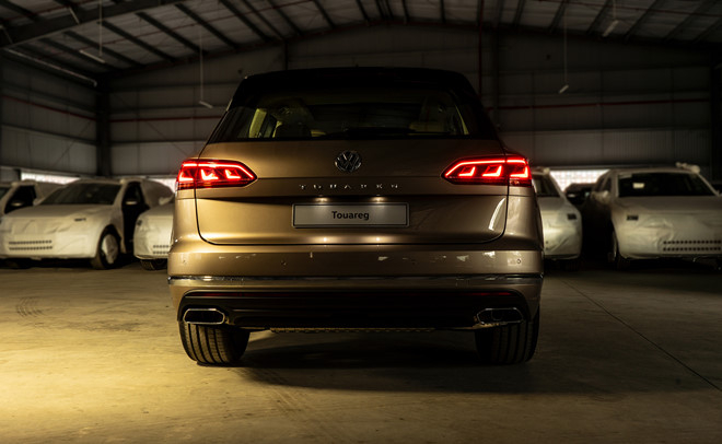 02_Den_hau_full_LED_tinh_xao