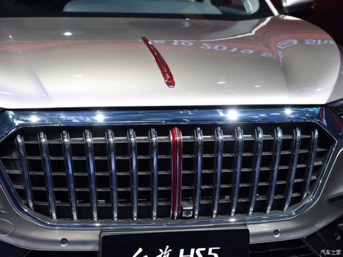 chi-tiet-hong-ky-hs5-suv-co-trung-cao-cap-gia-chi-