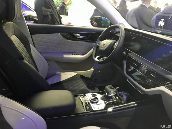 chi-tiet-hong-ky-hs5-suv-co-trung-cao-cap-gia-chi-