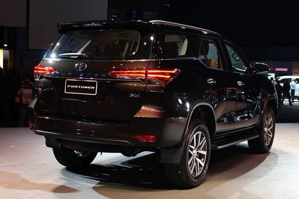 toyota-fortuner-tai-viet-nam-oto-com-vn-2-3f8e