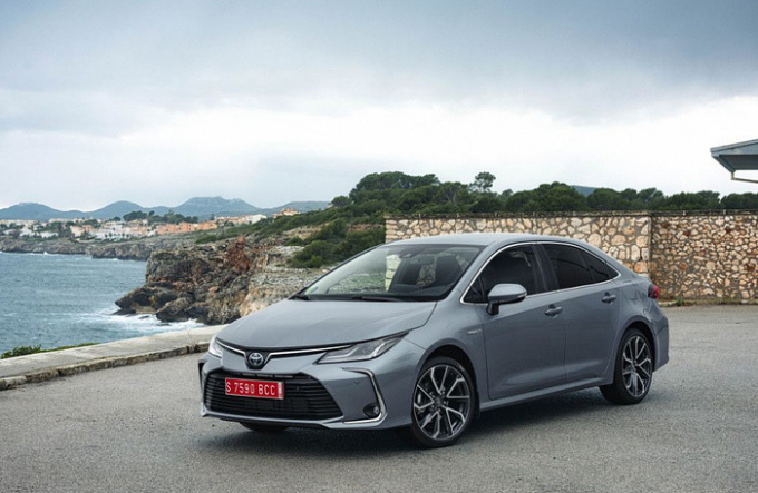VNF-toyota-corolla-altis-2019-ruc-rich-ra-mat-tai-