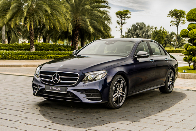 Mercedes-E-300-AMG-2019-b-8943-1568224050