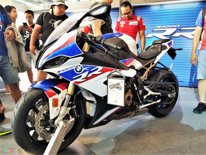 1_BMWS1000RR_zing