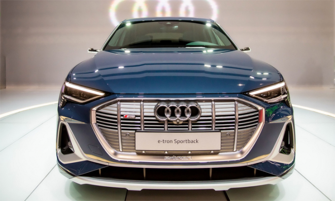 Audi-E-tron-1-8895-1574493156