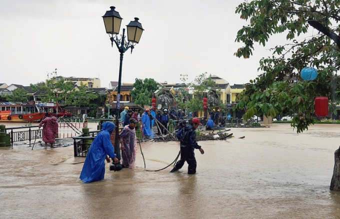 Lực lượng chức năng đang làm