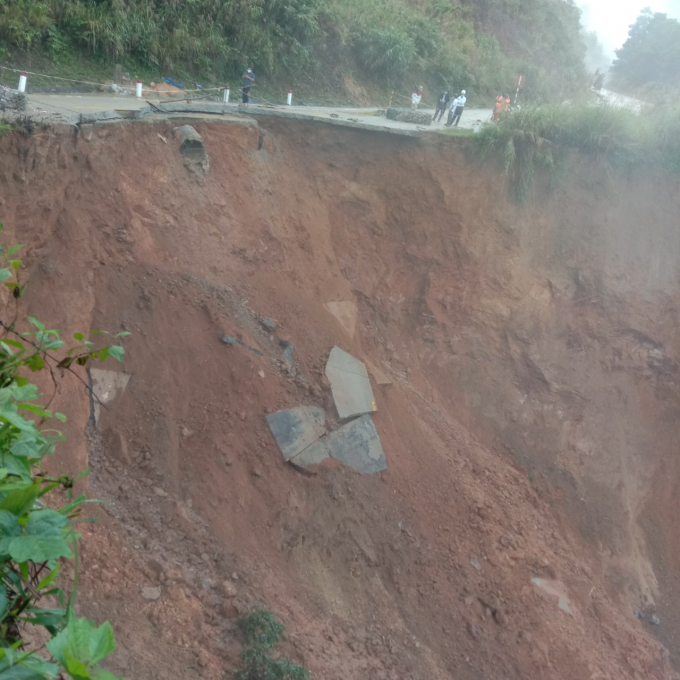 sạt lở nặng phía ta luy âm