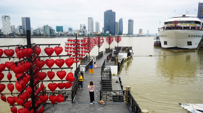 mo-cua-don-khach-du-lich-da-nang-quang-nam-van-diu