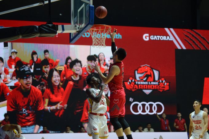 Đặng Thái Hưng lên rổ